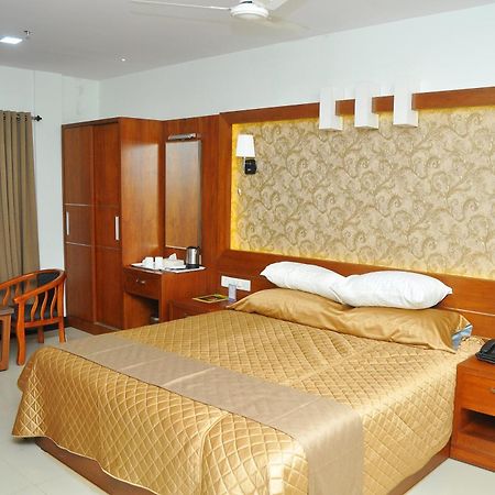 Kallada Mamatha Motels Kunnamkulam Екстер'єр фото