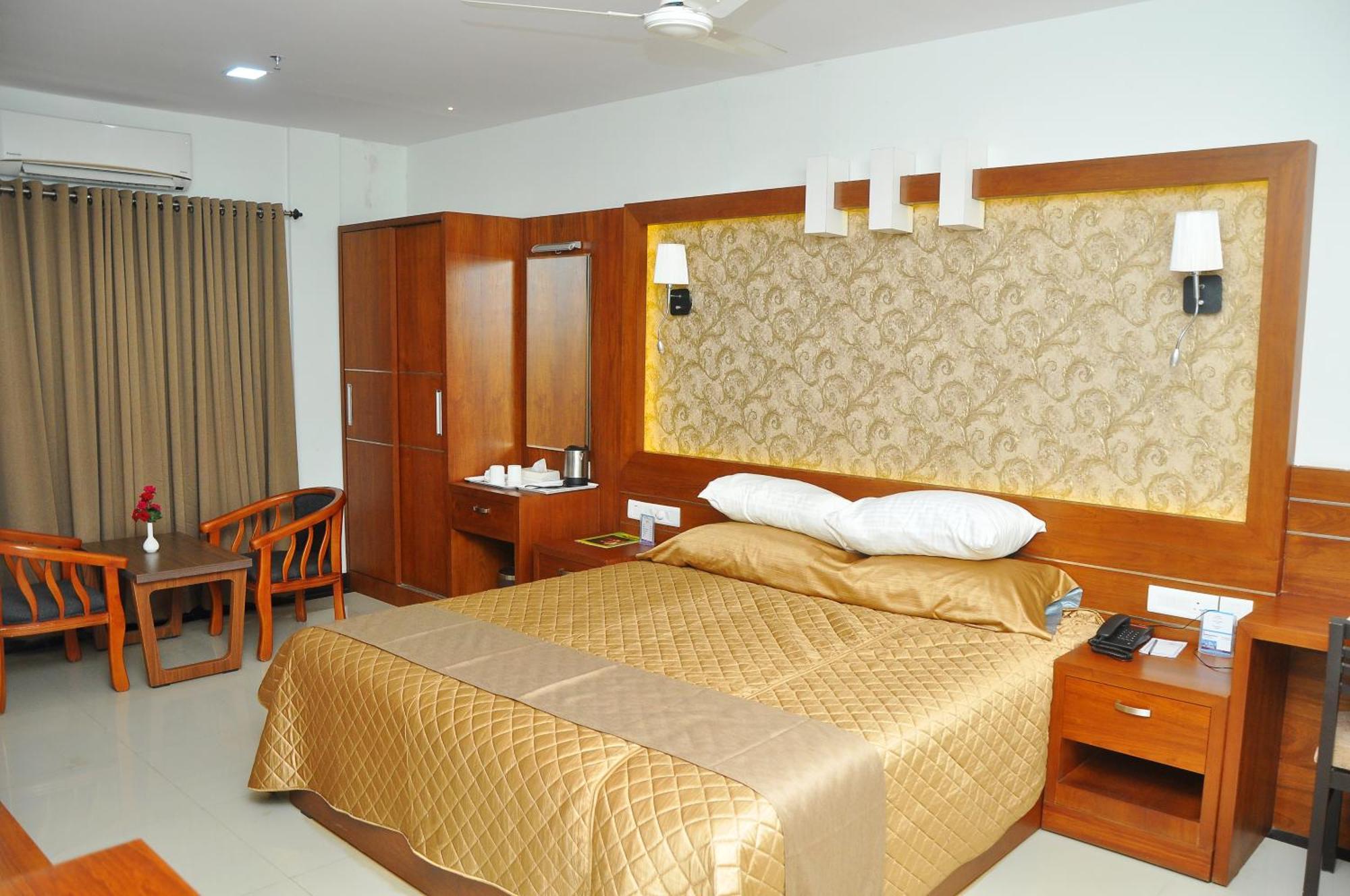 Kallada Mamatha Motels Kunnamkulam Екстер'єр фото